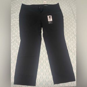 NWT - Torrid Straight Leg Trouser - Size 22 Short